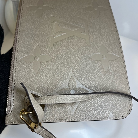 🎀 Louis Vuitton Turtle Dove Monogram Giant Empreinte Leather Neverfull Pochette - Picture 8 of 15